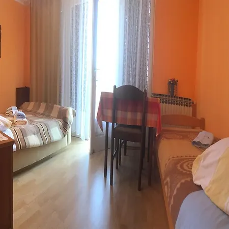 Alojamento de Acomodação e Pequeno-almoço Manda Lovran