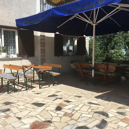 Guesthouse Villa Manda Frühstückspension 3*