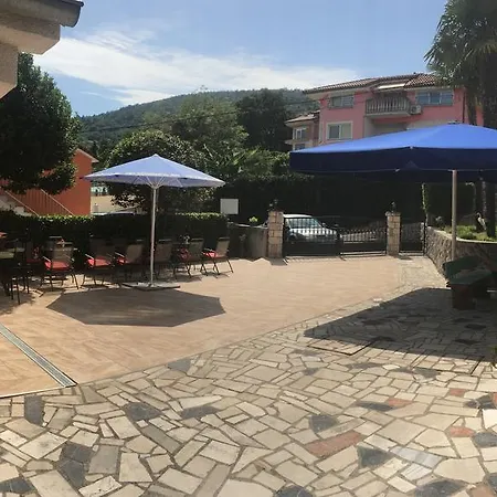 Frühstückspension Guesthouse Villa Manda 3*